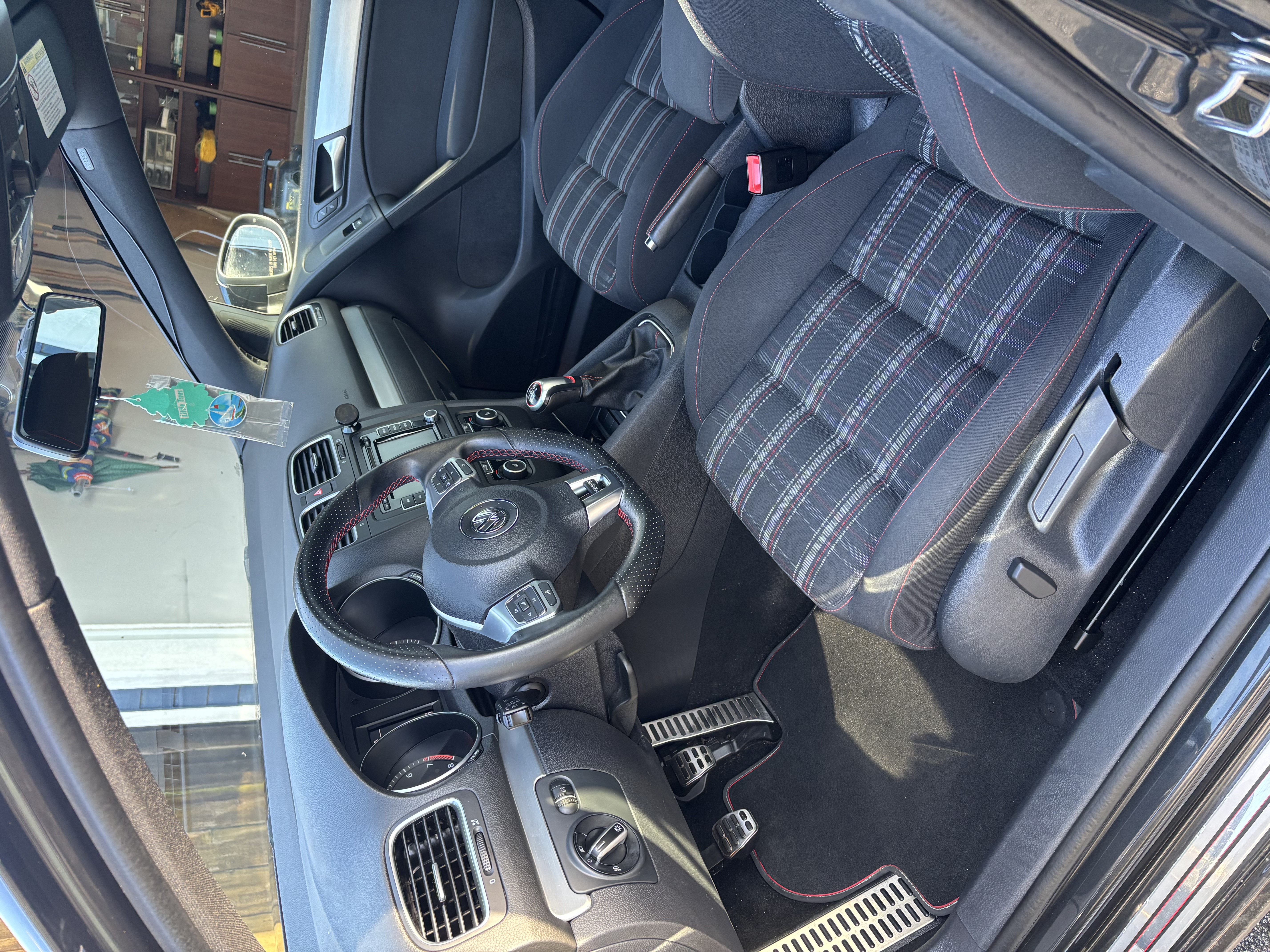Detailed Volkswagen GTI